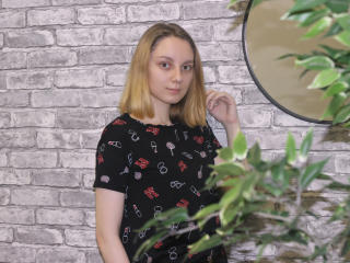 Foto del profilo sexy della modella CharylWest, per uno show live webcam molto piccante!