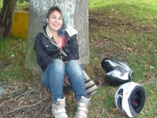 Eskela - Webcam x avec une Femmes avec une touffe poilue sur Xlove 